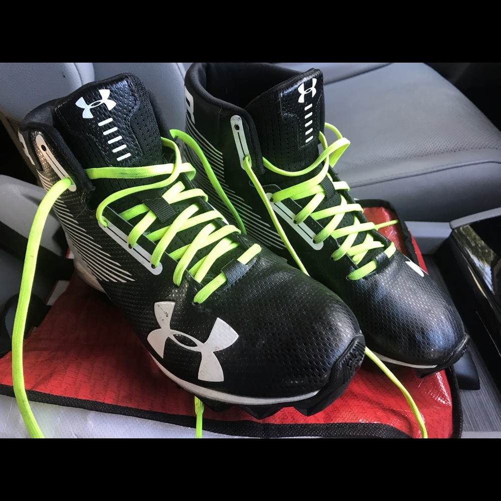 Football cleats